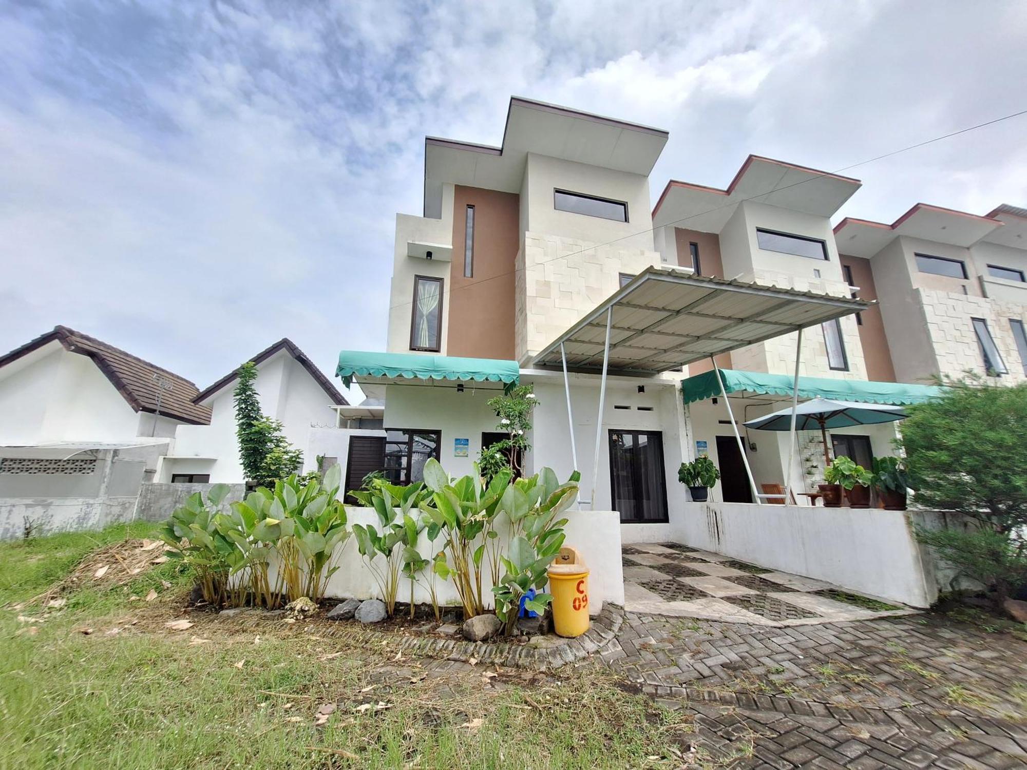 Villa Estetik Di Malang Bagian luar foto